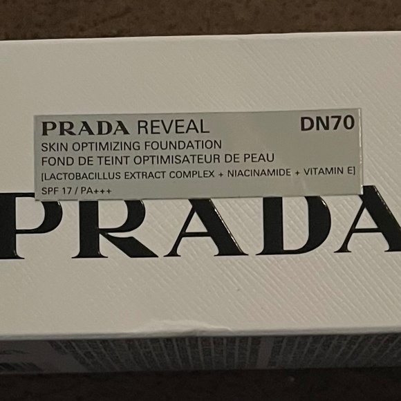 Prada reveal skin optimizing refillable foundation DN70 - Picture 1 of 4